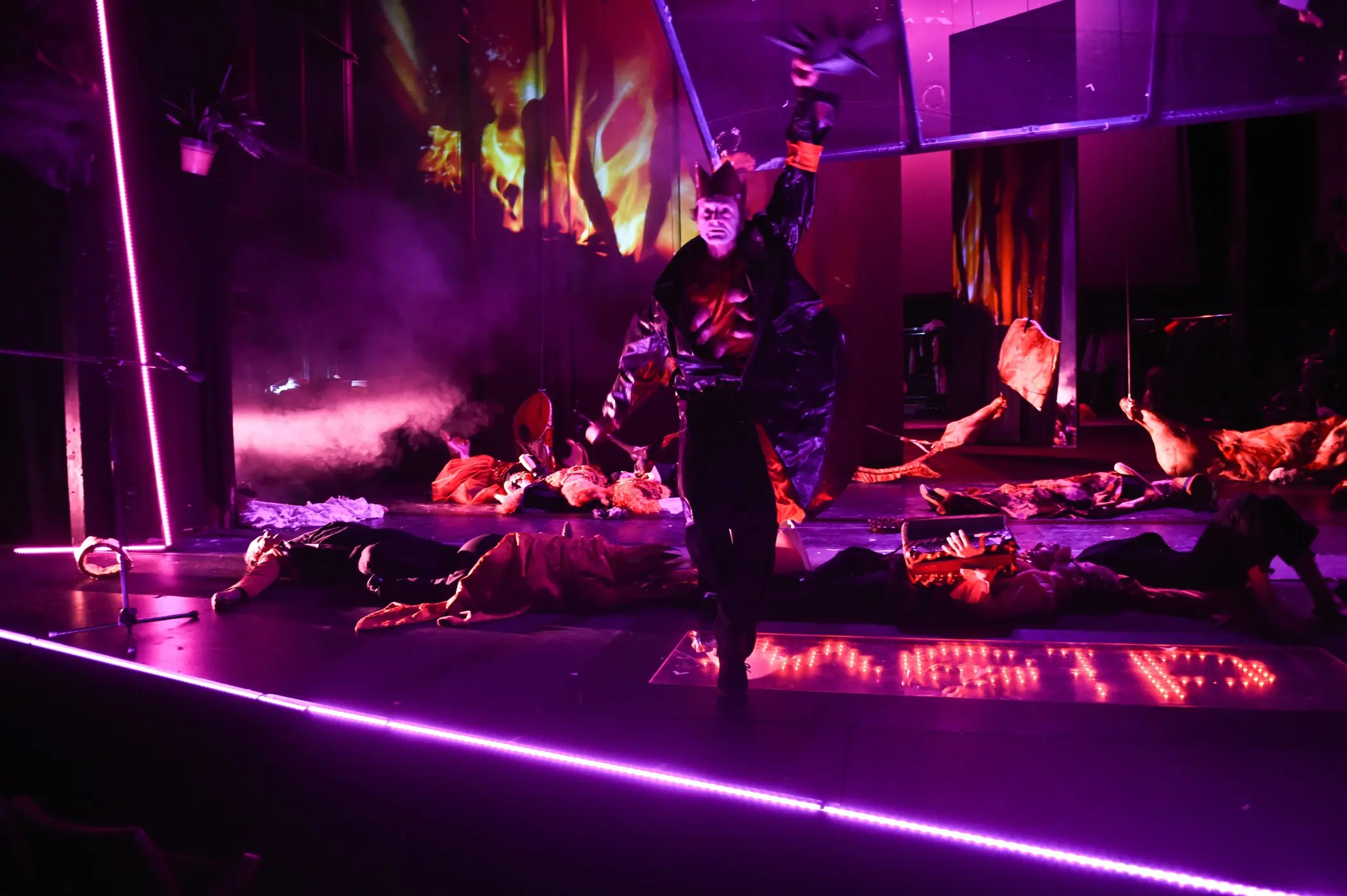 Abschlussball – Berliner Ensemble 2016, Szenenfoto 6 von 9