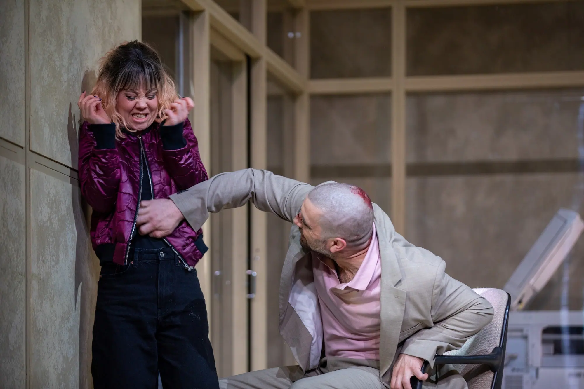 Der zerbrochne Krug – Stadttheater Fürth 2026, Szenenfoto 11 von 12