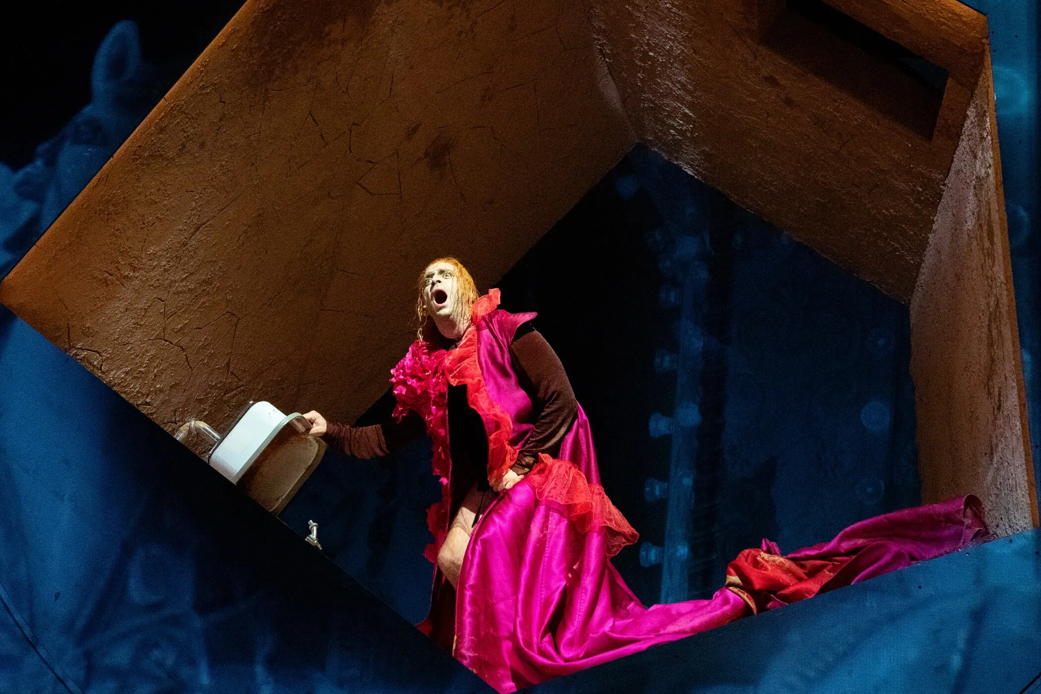 Die Pest – Hessisches Staatstheater Wiesbaden 2020, Szenenfoto 8 von 9