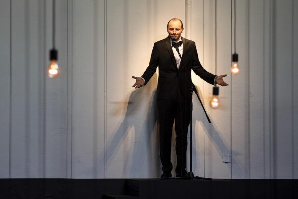 Eugène Ionesco DIE STÜHLE | Berliner Ensemble