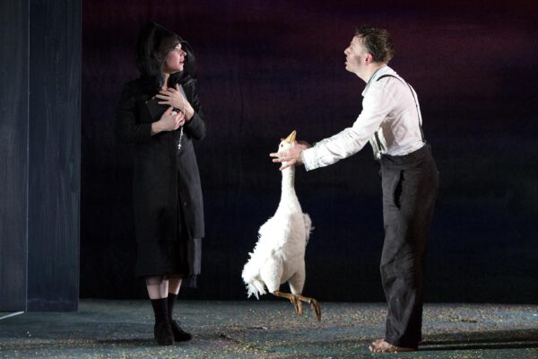 Bertolt Brecht HANS IM GLÜCK | Berliner Ensemble