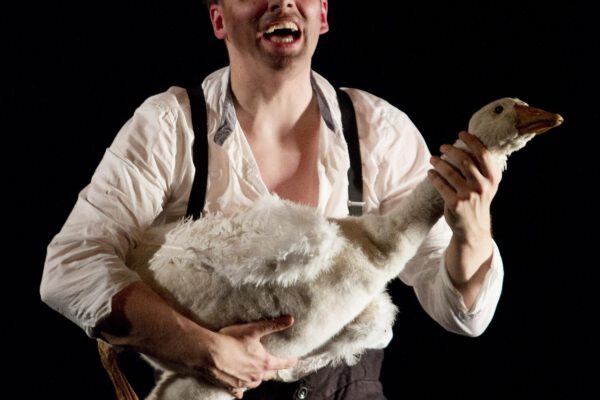 Bertolt Brecht HANS IM GLÜCK | Berliner Ensemble