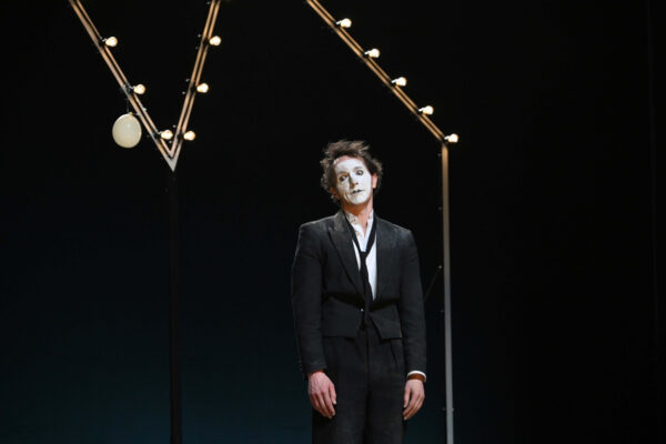 Eugène Ionesco DIE NASHÖRNER | Stadttheater Ingolstadt
