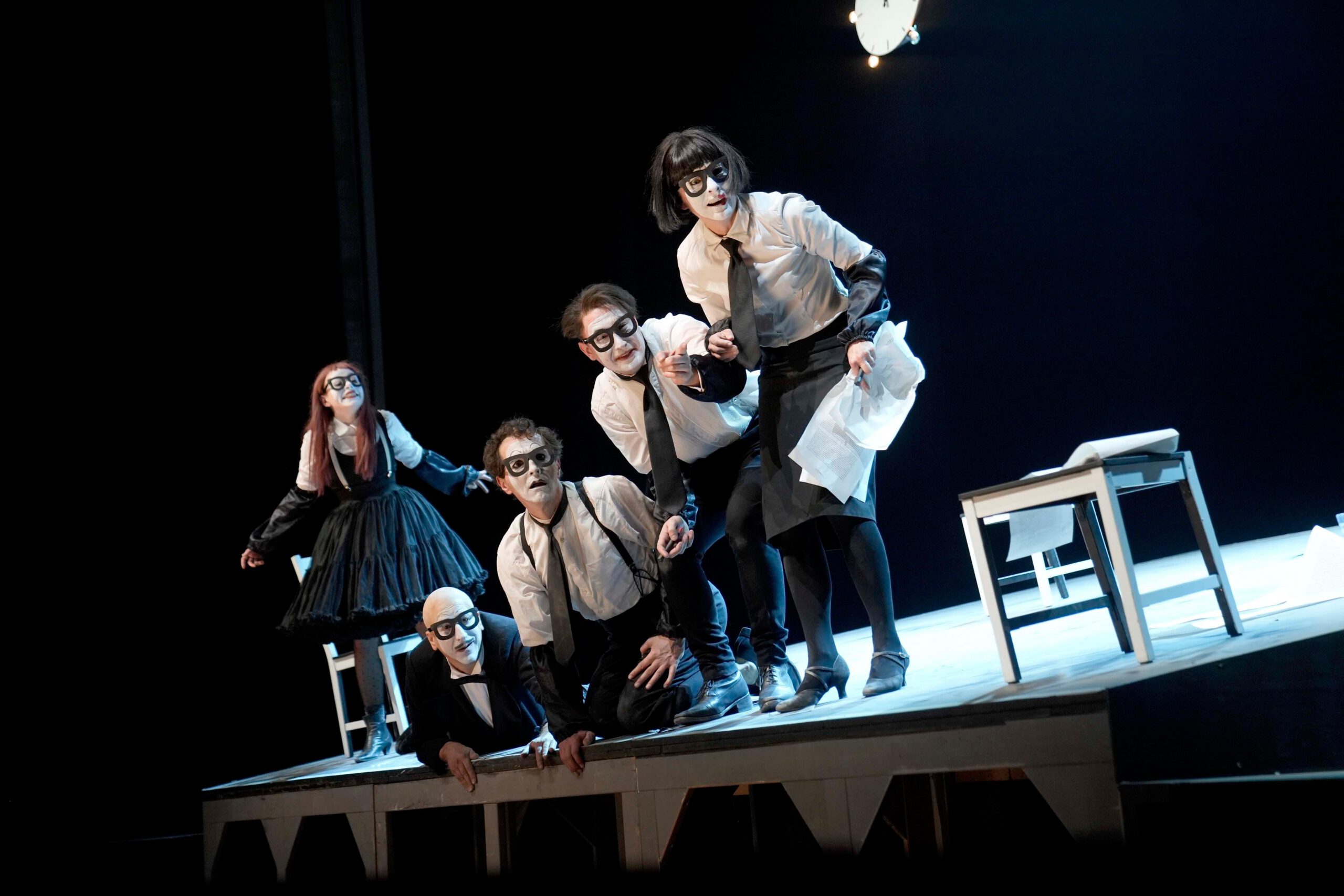 Eugène Ionesco DIE NASHÖRNER | Stadttheater Ingolstadt