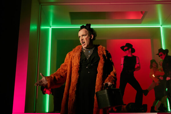 Hauptmann / Brecht / Weill HAPPY END | Renaissance Theater Berlin