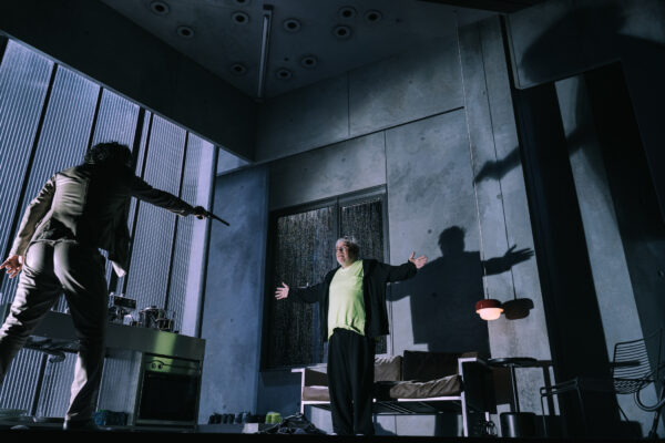 Matthieu Delaporte | EINSZWEIUNDZWANZIG VOR DEM ENDE | Renaissance Theater Berlin