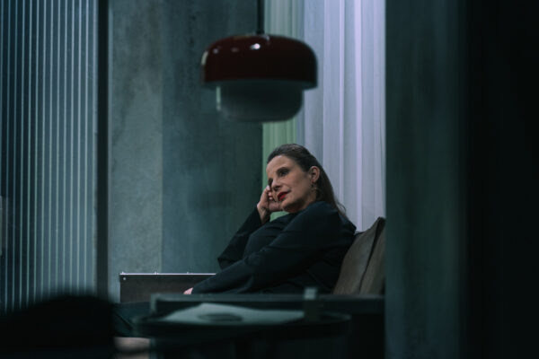 Matthieu Delaporte | EINSZWEIUNDZWANZIG VOR DEM ENDE | Renaissance Theater Berlin