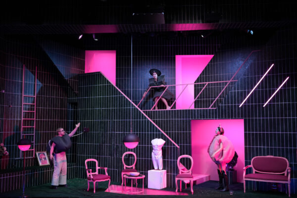 Peter Shaffer | KOMÖDIE IM DUNKELN | Hessisches Staatstheater Wiesbaden